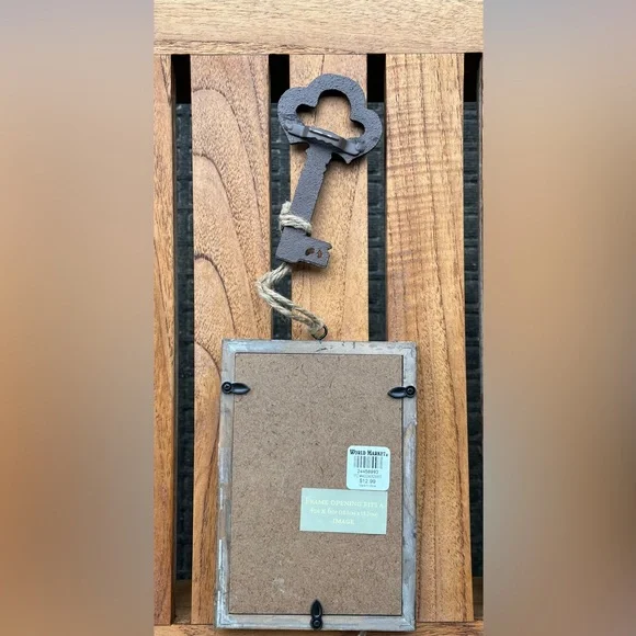 World Market 4 X 6 Hanging Frame - Picture 2 of 3